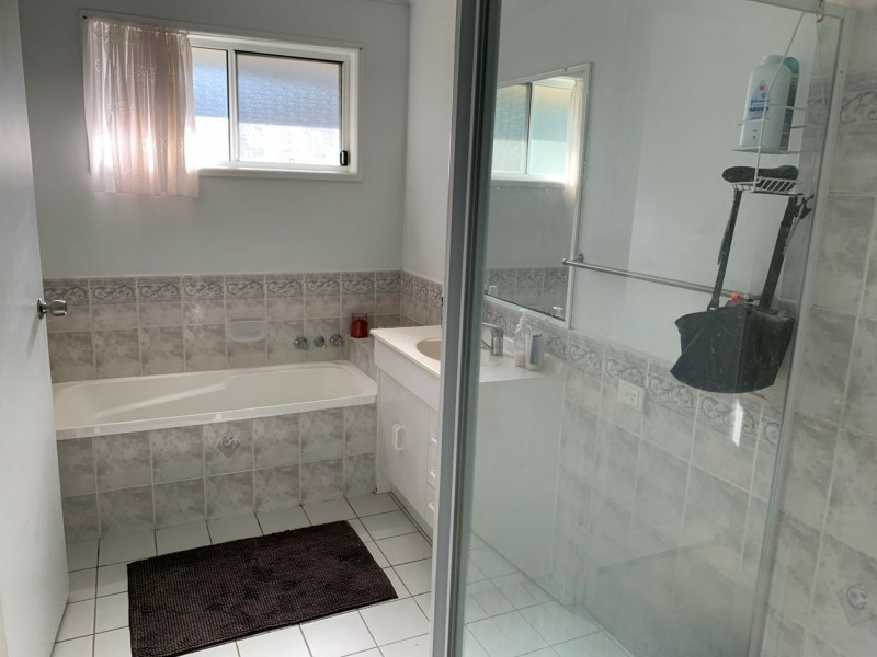 11 Kirrang Place, Boyne Island QLD 4680