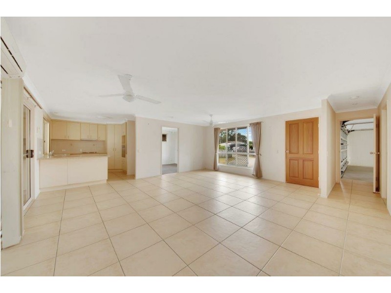 6 Parsons Place, New Auckland QLD 4680