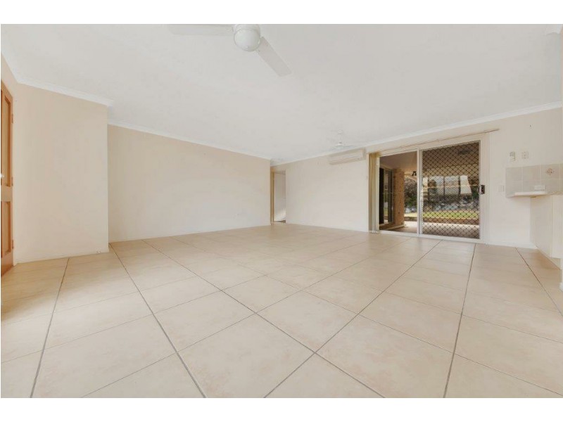 6 Parsons Place, New Auckland QLD 4680