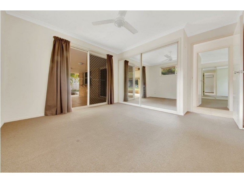 6 Parsons Place, New Auckland QLD 4680