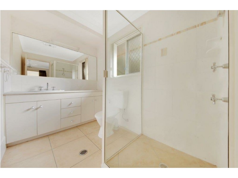 6 Parsons Place, New Auckland QLD 4680