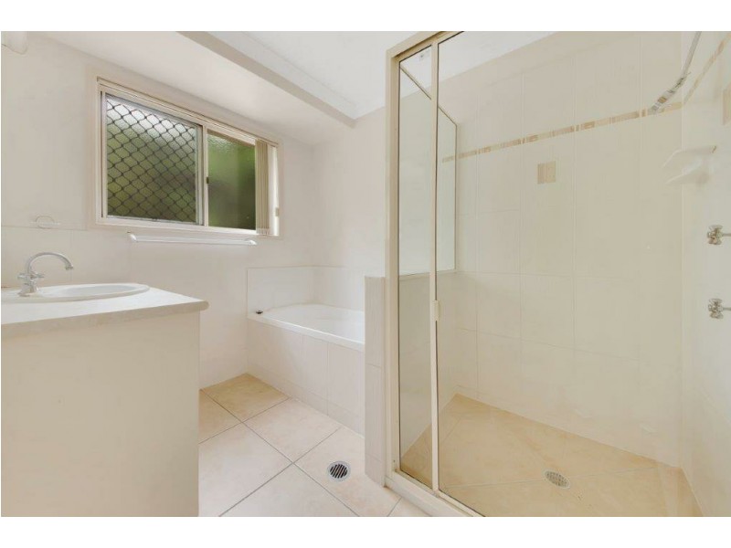 6 Parsons Place, New Auckland QLD 4680