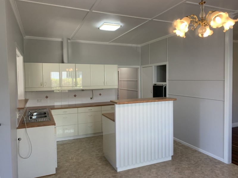 21 Boles Street, West Gladstone QLD 4680