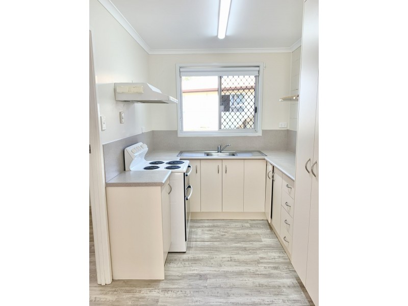 2/124 Malpas Street, Boyne Island QLD 4680