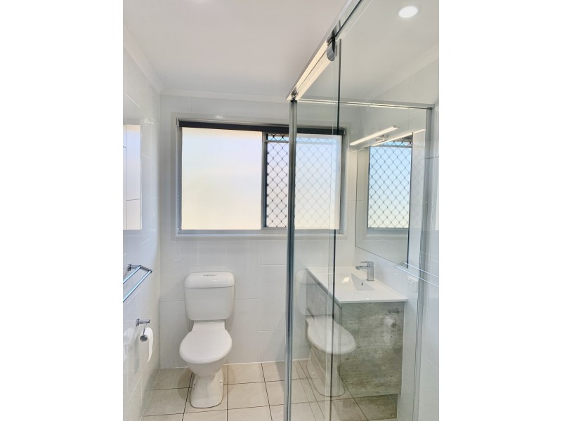 2/124 Malpas Street, Boyne Island QLD 4680