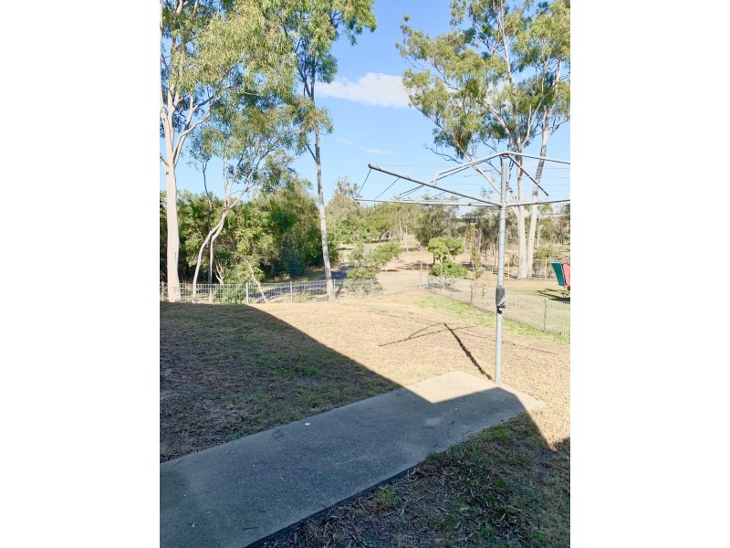 2/124 Malpas Street, Boyne Island QLD 4680