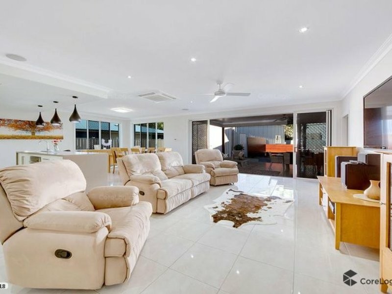 15 Riverside Dr, Tannum Sands QLD 4680