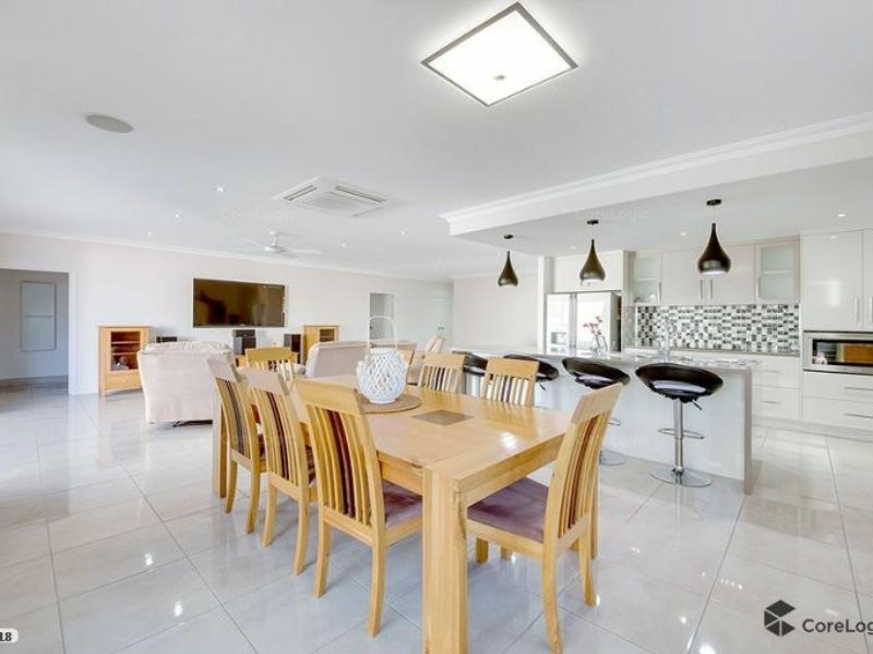 15 Riverside Dr, Tannum Sands QLD 4680