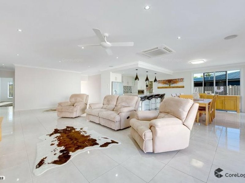 15 Riverside Dr, Tannum Sands QLD 4680