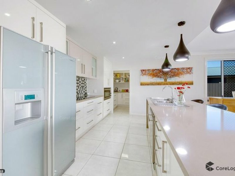 15 Riverside Dr, Tannum Sands QLD 4680