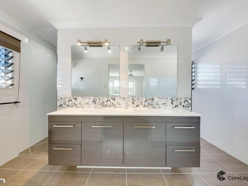 15 Riverside Dr, Tannum Sands QLD 4680