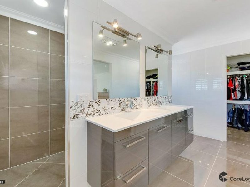 15 Riverside Dr, Tannum Sands QLD 4680