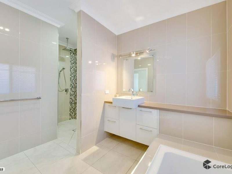 15 Riverside Dr, Tannum Sands QLD 4680