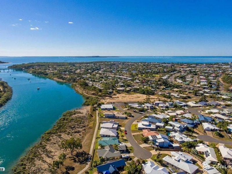 15 Riverside Dr, Tannum Sands QLD 4680