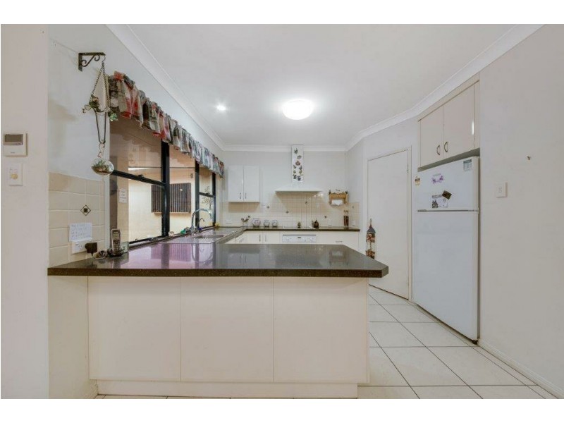 27 PRYDE STREET, Tannum Sands QLD 4680