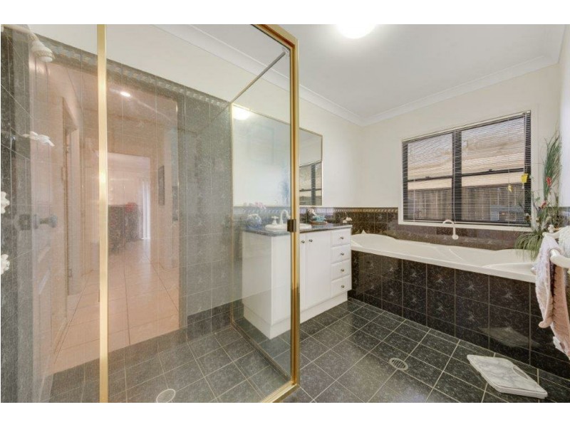 27 PRYDE STREET, Tannum Sands QLD 4680