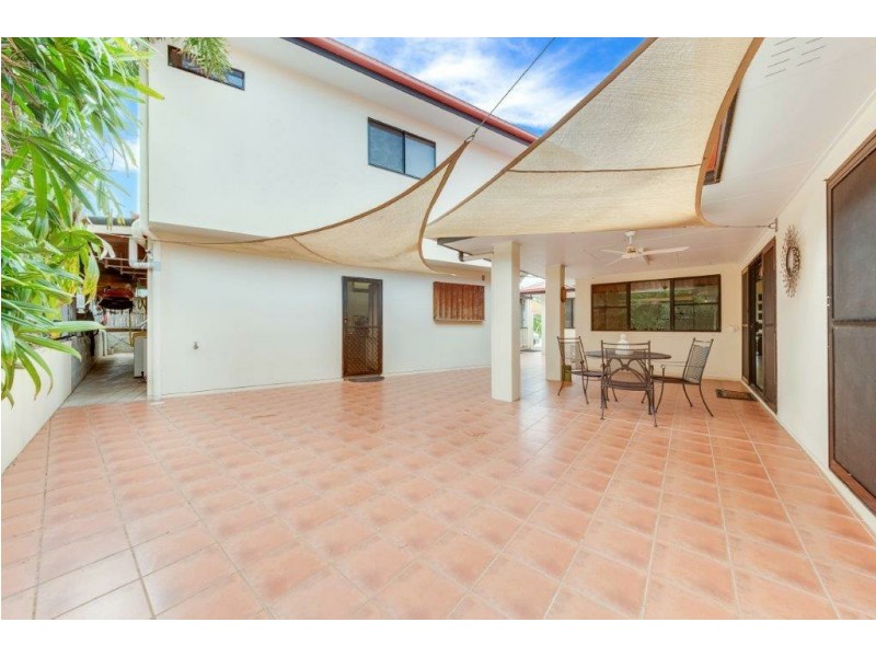 27 PRYDE STREET, Tannum Sands QLD 4680