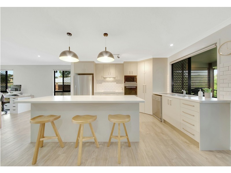 40 Golf View Drive, Boyne Island QLD 4680