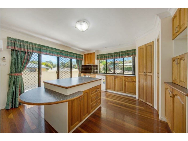 7 Curtis Avenue, Boyne Island QLD 4680