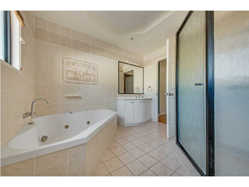 7 Curtis Avenue, Boyne Island QLD 4680