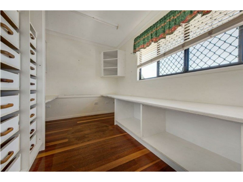 7 Curtis Avenue, Boyne Island QLD 4680