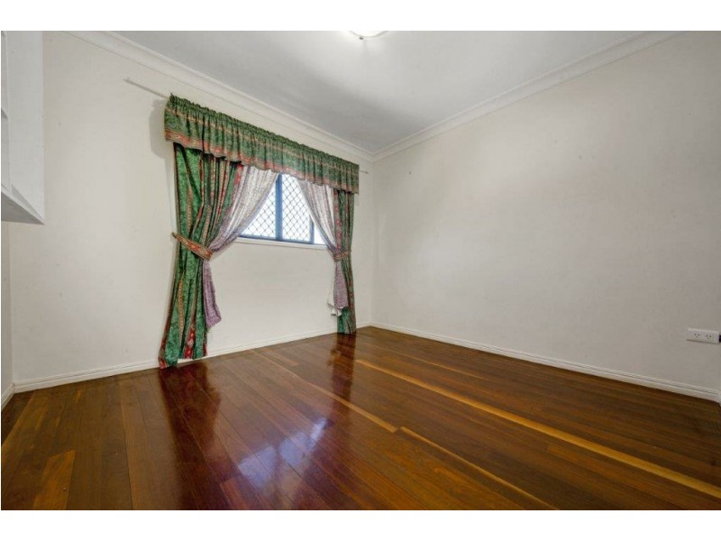 7 Curtis Avenue, Boyne Island QLD 4680