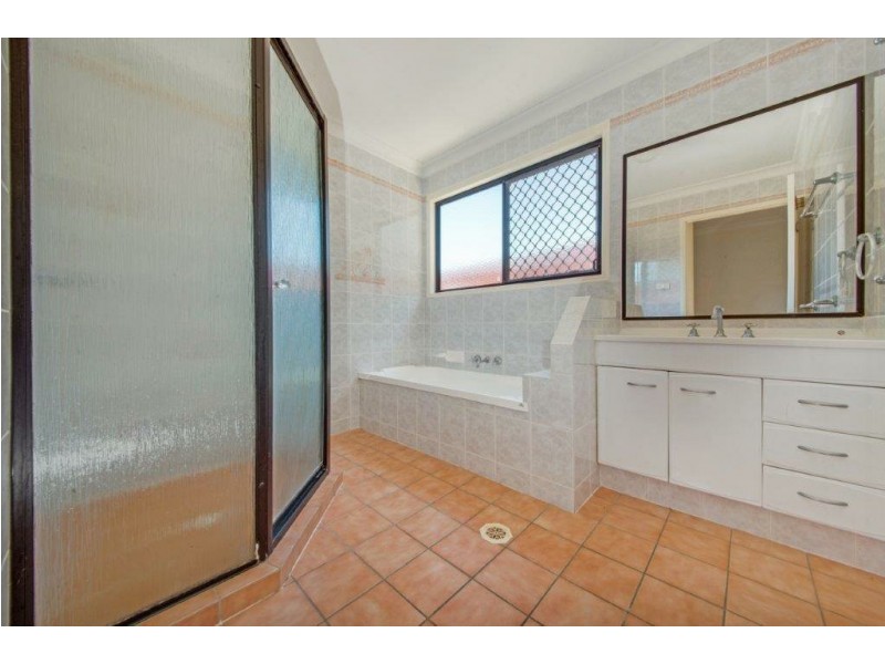 7 Curtis Avenue, Boyne Island QLD 4680