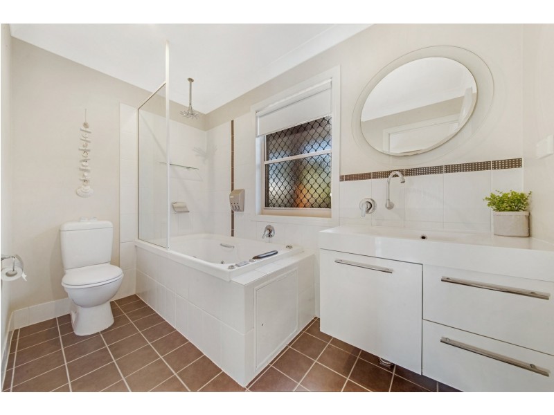 52 Wyndham Avenue, Boyne Island QLD 4680