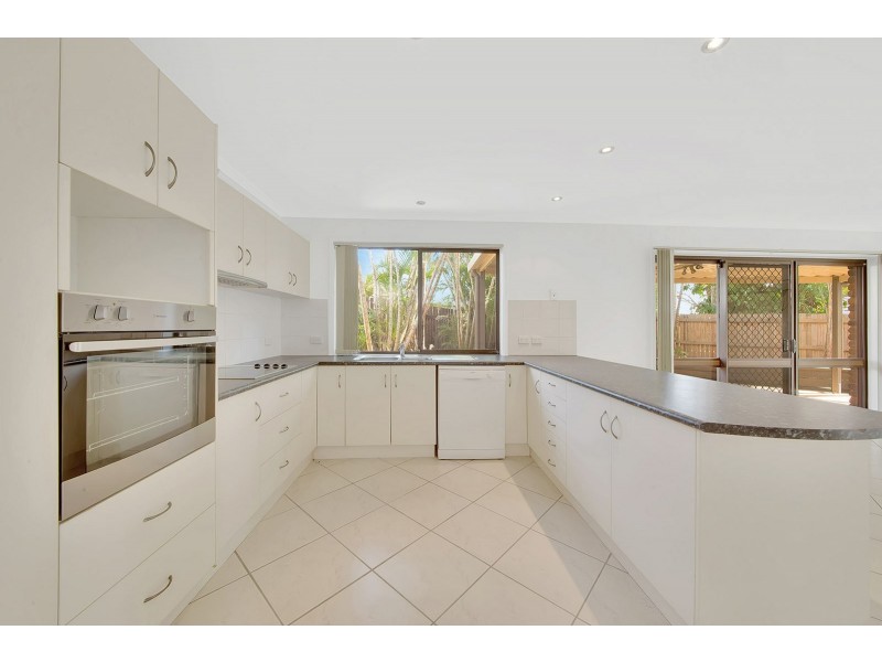 39 Edward Street, Boyne Island QLD 4680