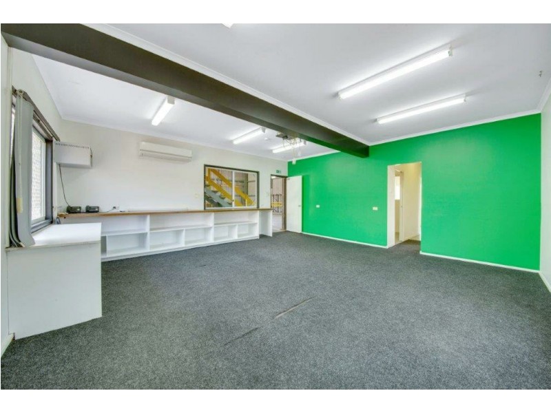 16 DENNIS STREET, Boyne Island QLD 4680
