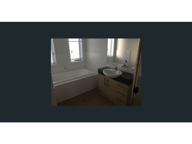 12 KOOLIVOO PARADE, Boyne Island QLD 4680