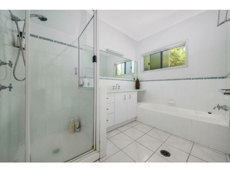 4 Luke Court, Wurdong Heights QLD 4680