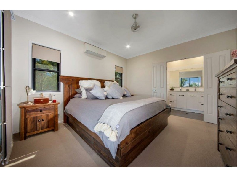 18 Illoura Road, Wurdong Heights QLD 4680