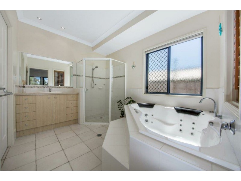 8 Riverside Drive, Tannum Sands QLD 4680