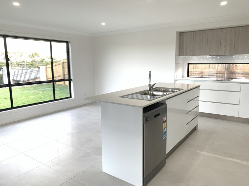 5 Richard Street, Boyne Island QLD 4680