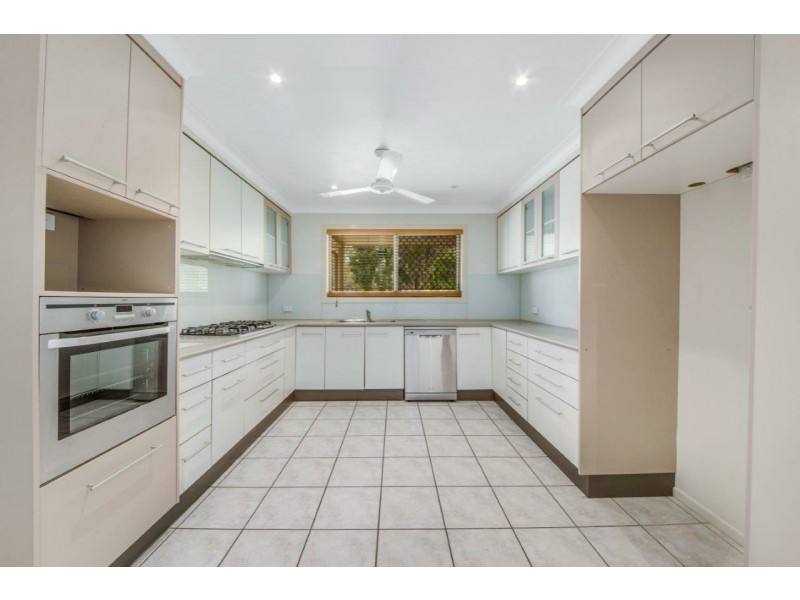 32 Pleasant Avenue, Tannum Sands QLD 4680