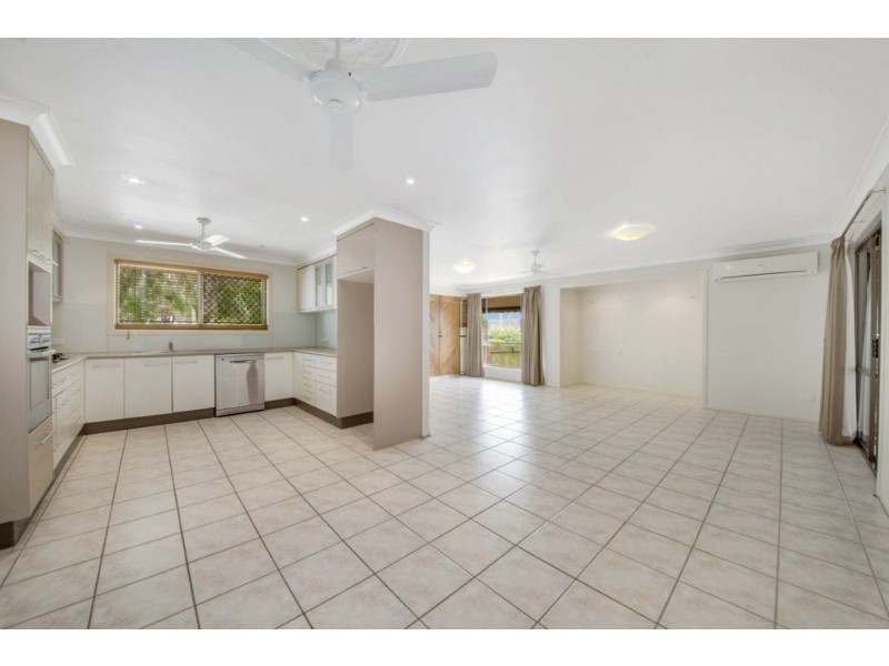 32 Pleasant Avenue, Tannum Sands QLD 4680