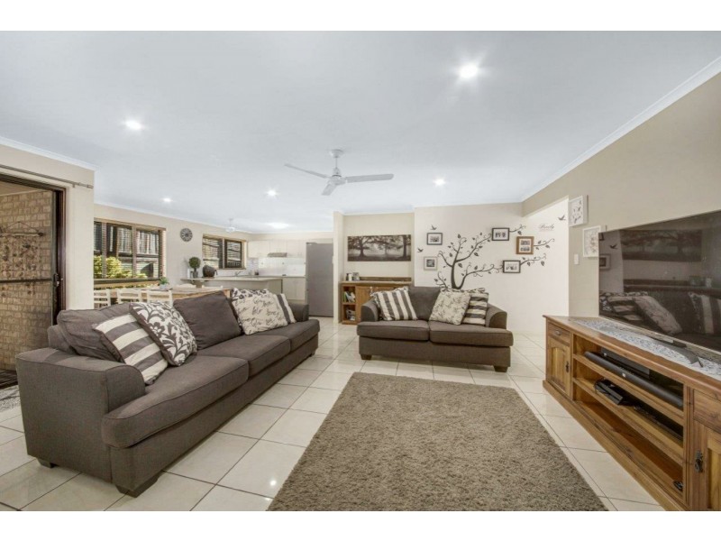 2/11 Golf View Drive, Boyne Island QLD 4680