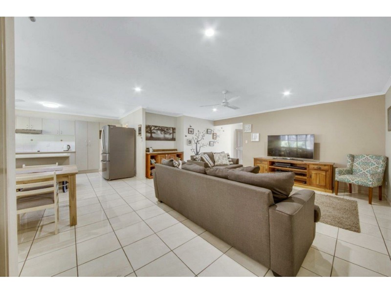 2/11 Golf View Drive, Boyne Island QLD 4680