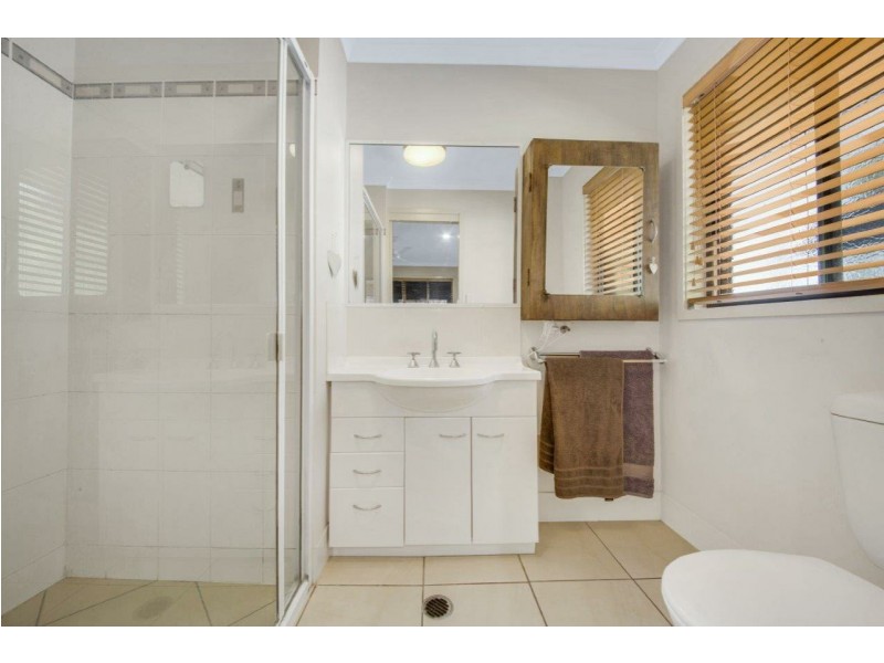 2/11 Golf View Drive, Boyne Island QLD 4680