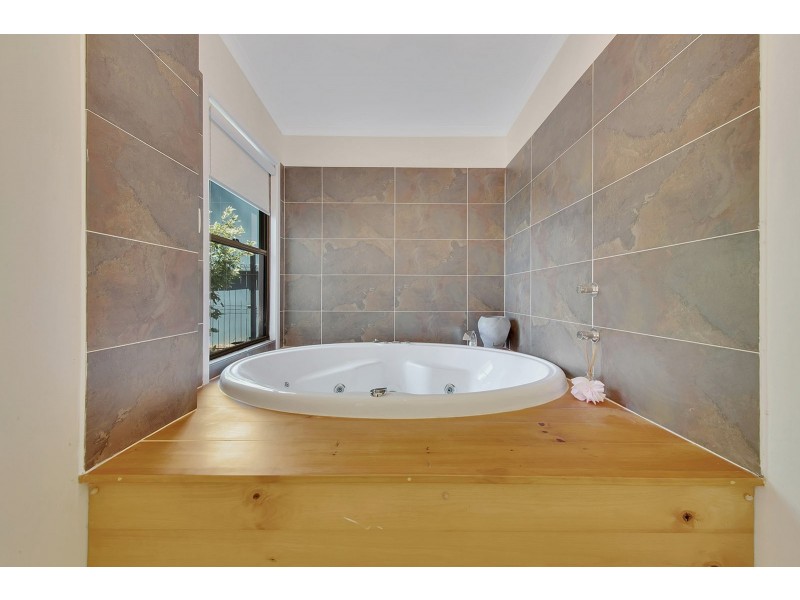 12 The Oaks Road, Tannum Sands QLD 4680