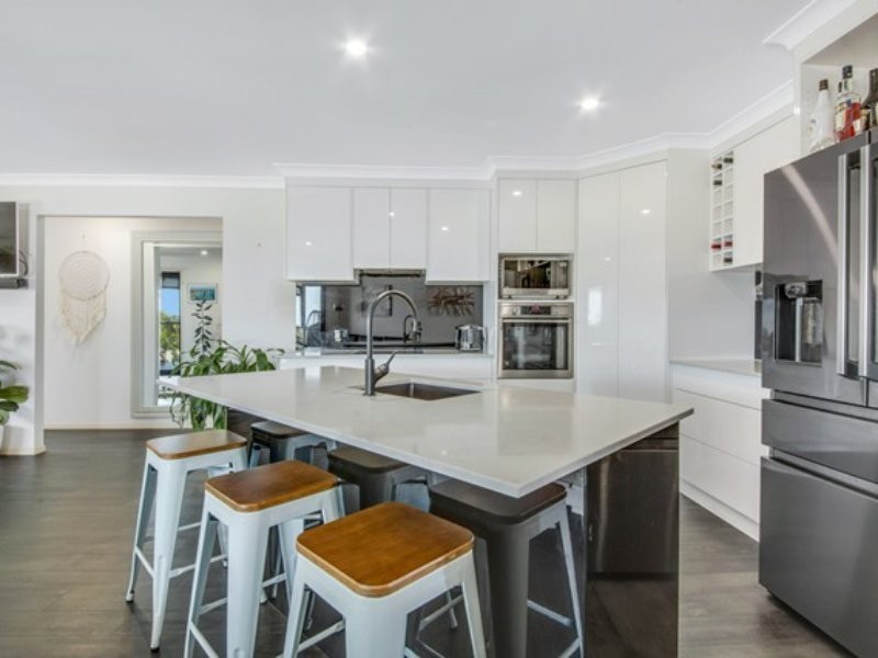 35 LIGHTHOUSE DR, Boyne Island QLD 4680