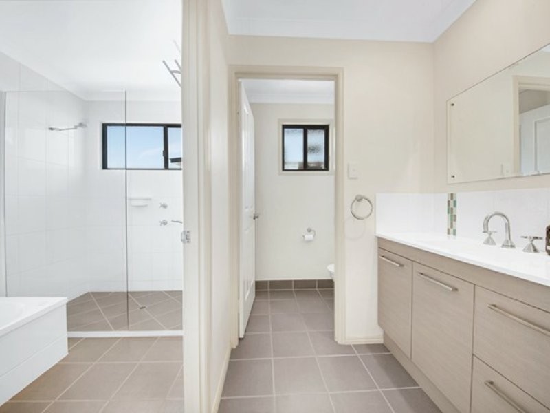 35 LIGHTHOUSE DR, Boyne Island QLD 4680