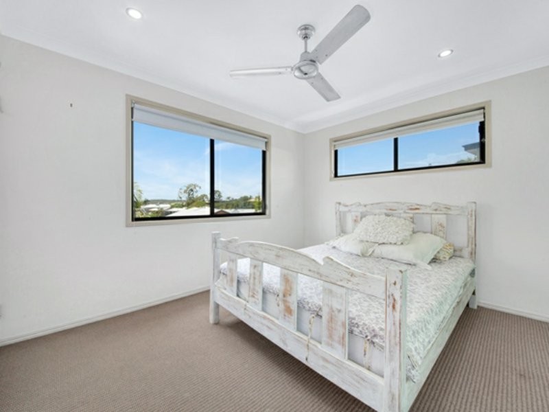 35 LIGHTHOUSE DR, Boyne Island QLD 4680