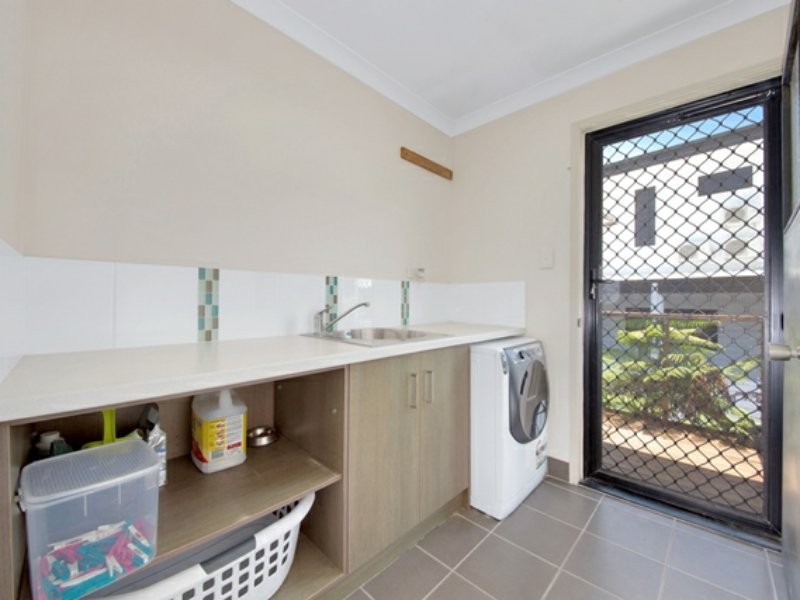 35 LIGHTHOUSE DR, Boyne Island QLD 4680