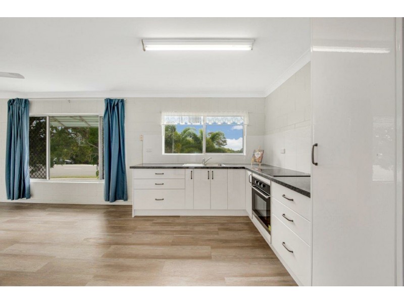 Unit 1 & 2/2 Elizabeth Street, Tannum Sands QLD 4680