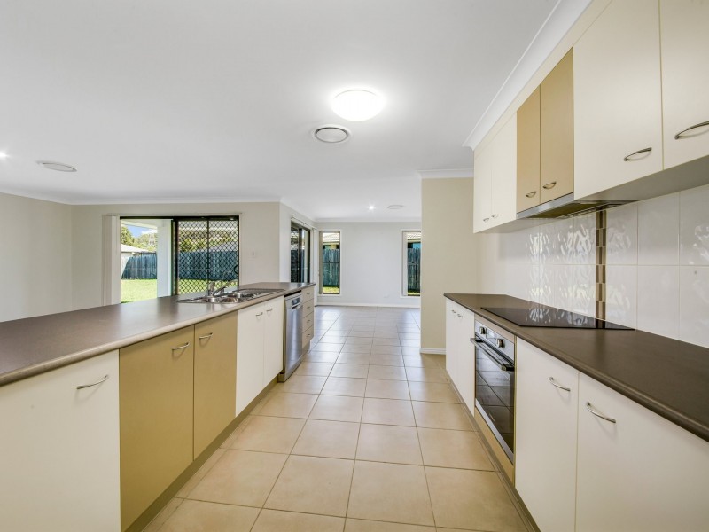 27 Woodland Court, Kirkwood QLD 4680