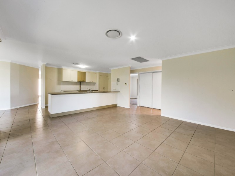27 Woodland Court, Kirkwood QLD 4680