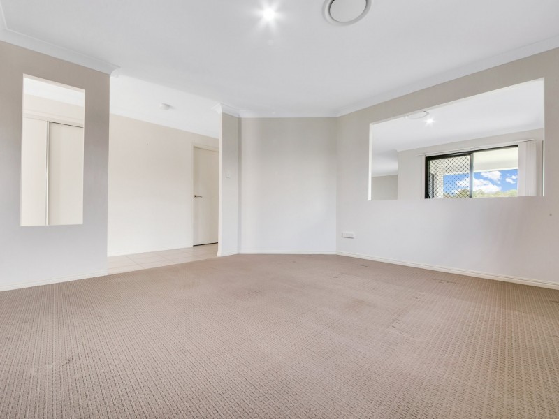 27 Woodland Court, Kirkwood QLD 4680