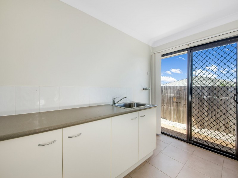 27 Woodland Court, Kirkwood QLD 4680